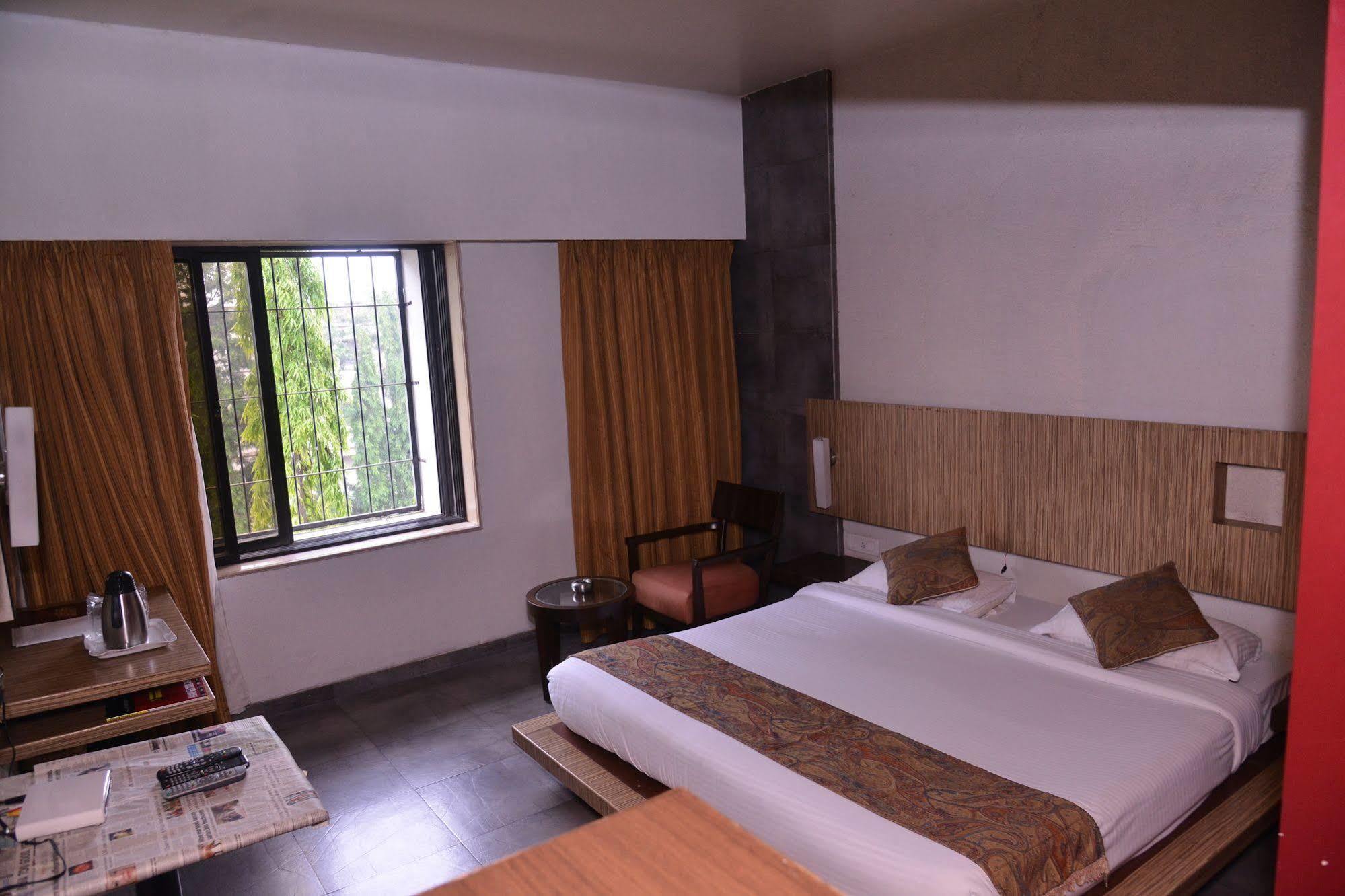 Hotel Sai Palace Nashik Eksteriør billede